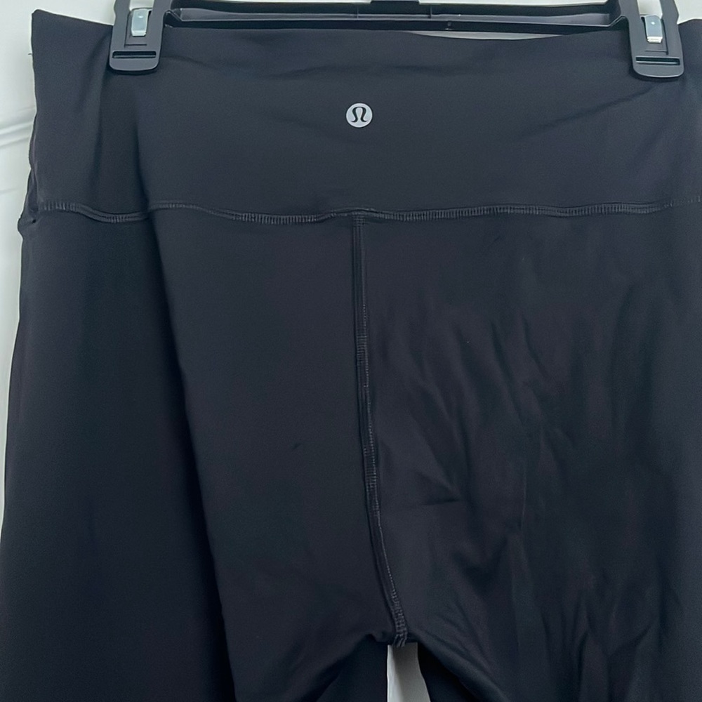 Black lululemon leggings.